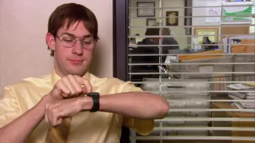 Reloj de calculadora de Jim Halpert (John Krasinski) en The Office (US) (S03E20)