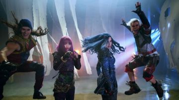 Las botas de Carlos del Infierno (Cameron Boyce) en Descendant 2