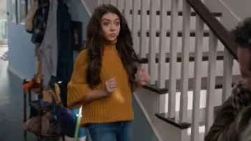 Le pull à col roulé côtelé de Haley Dunphy (Sarah Hyland) dans Modern Family (S11E12)