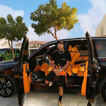 The t-shirt Palm Angels worn by Laurent Correia on his account Instagram @iam_billionaire 