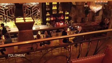 El restaurante peruano Manko Paris en el Estreno de Emisiones de Natacha Polony en París en 2017 con Jean-Pierre Chevènement