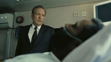 Black striped tie worn by Victor (Martin Donovan) in Tenet