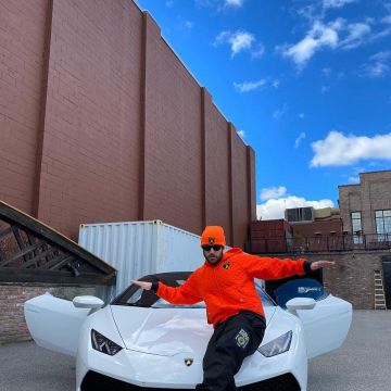 La gorra Lamborghini X Supreme que lució Max Miller en su cuenta de Instagram @miller 