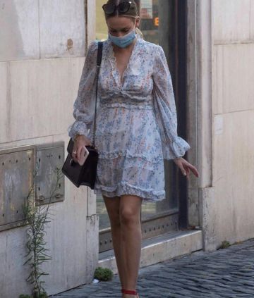 The dress Zapaka litter in the street by esther Expósito