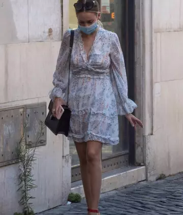 The dress Zapaka litter in the street by esther Expósito