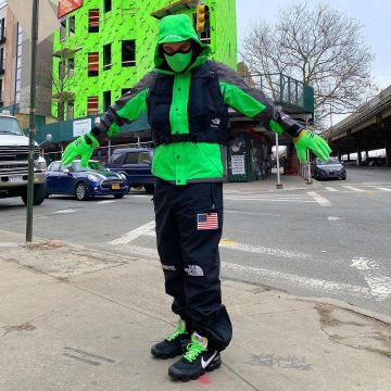 The Supreme X The North Face pantalones usados por Max Miller en la cuenta de Instagram de @miller 