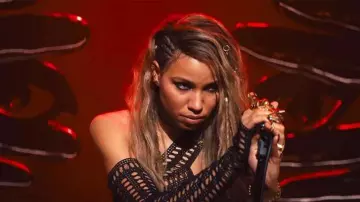 Anillo de armadura de dedo usado por Dinah Lance / Canario Negro (Jurnee Smollett-Bell) en Birds of Prey (y la Fantabulous Emancipation of One Harley Quinn)