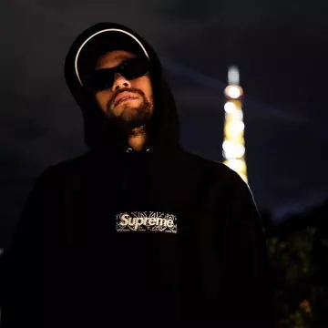 Le sweatshirt à capuche noir Supreme Bandana Box Logo porté par Neymar sur son compte Instagram @neymarjr 