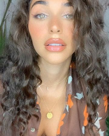 La camisa de Inamorata usada por C. J. Bolland en su cuenta de Instagram @chanteljeffries