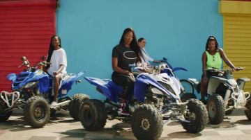 Sneakers Nike Jordan 1 Mid Chicago Toe of Aya Nakamura in her music video Pretty Girl