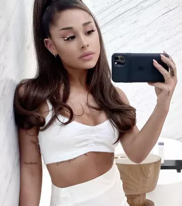 iPhone 11 Pro Smart Battery Case in Black used by Ariana Grande on her Instagram account @arianagrande