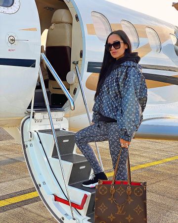 La veste à monogram Louis Vuitton portée par Jazz Correia sur son compte Instagram @jazztvshow