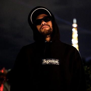 La sudadera negra Supreme Bandana Box Logo usada por Neymar en su cuenta de Instagram @neymarjr 