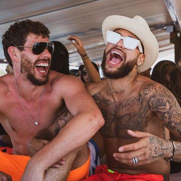 Gafas blancas opacas de Louis Vuitton usadas por Neymar en su cuenta de Instagram @neymarjr 