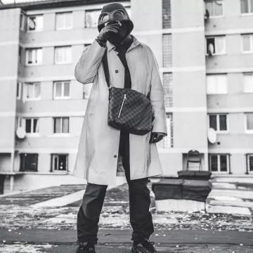 The sweatshirt CP Company of Kekra on his account Instagram @kekraland