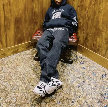 Les sneakers Reebok x Vetements portées par Kofi sur le compte Instagram de @ss.kofi