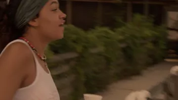 Collar de gargantilla usado por Kiara (Madison Bailey) en Outer Banks (S01E01)