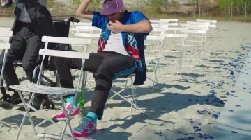 Zapatillas New Balance de Rico en el video musical Nous Deux de Lorenzo feat. Tímido