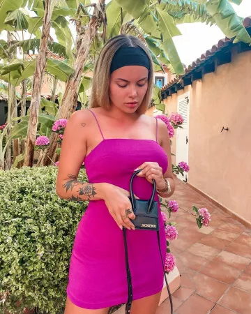 Le bandeau noir porté par Romy sur son compte Instagram @romy