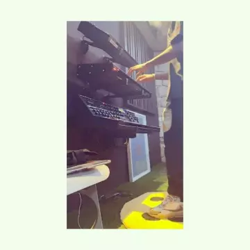 Las zapatillas Nike Air Max 270 React de Travis Scott en su cuenta de Instagram @travisscott