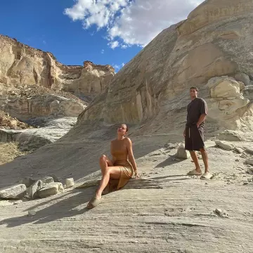 La paire de Yeezy Slides Bond portée par Kylie Jenner sur son compte Instagram @kyliejenner 