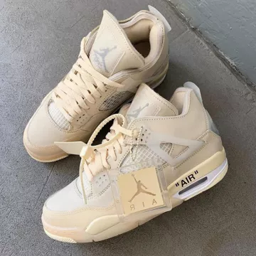 La paire de Nike Air Jordan 4 x Off White sur le compte Instagram de @stockxsneakers 