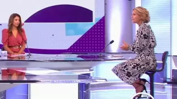La jupe imprimé léopard avec fronces écrue de Laura Tenoudji dans Télématin le 31.07.2020