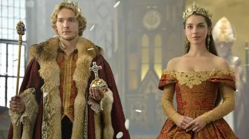 Vacilar Problema sacudir El vestido usado por la reina María Estuardo (Adelaide Kane) en Reign: The  Fate of a Queen S01E01 | Spotern