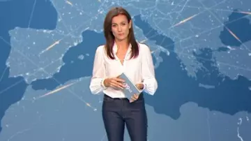 The shirt collar victorian-cuffs-embroidered White of Marie-Ange Casalta in The 19:45 31.07.2020