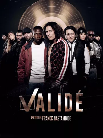 Le haut de survêtement Gucci porté par Apash (Hatik) sur une photo promotionnelle de la série Validé