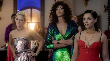 Robe verte à manches longues à paillettes portée par Jane Kano (Ella Balinska) dans Charlie's Angels