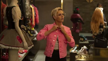 Veste en jean rose portée par Sabina Wilson (Kristen Stewart) dans Charlie&#39;s Angels