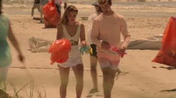 White buttoned skirt worn by Sarah Cameron (Madelyn Cline) in Outer Banks (S01E03)