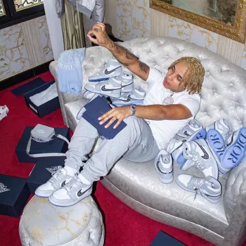 Sneakers Nike Air Jordan x Dior worn by the French rapper Zola on Instagram