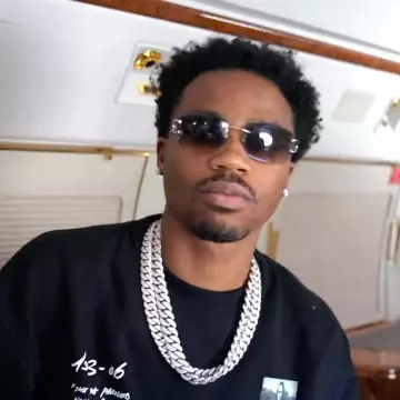 Le t-shirt Mona Lisa Off-White porté par Roddy Ricch sur son compte Instagram @roddyricch 