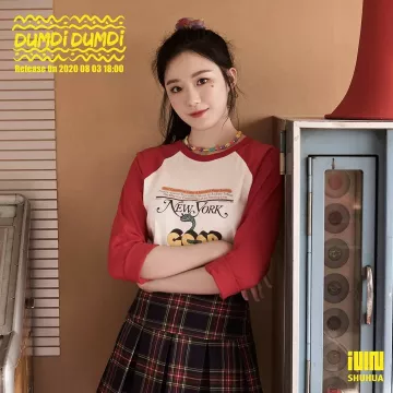 The t-shirt New York Magazine for Dumdi Dumdi worn by Yeh Shu Hua on his account Instagram @gidle_shuhua