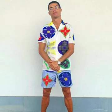 Shirt Louis Vuitton worn by Cristiano Ronaldo on the account Instagram of @cristiano 