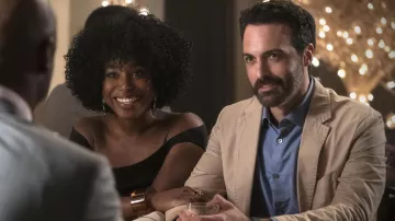 Le top noir de Taylor Harding (Kirby Howell-Baptiste) dans Why Women Kill (Saison 1)