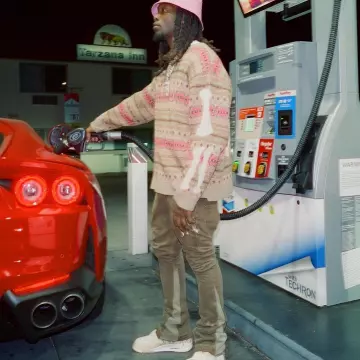 Les sneakers Nike Jordan 4s x Off-White portées par Offset sur son compte Instagram @offsetyrn 