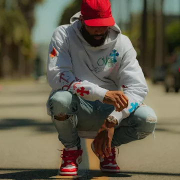 The jean jacket violet Louis Vuitton worn by Odell Beckham Jr. on his  account Instagram @obj