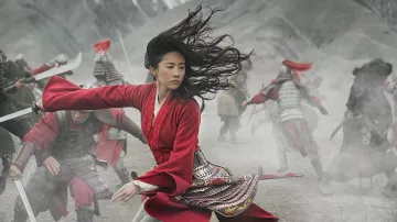 Vaina roja utilizada por Mulan (Liu Yifei) en Mulan