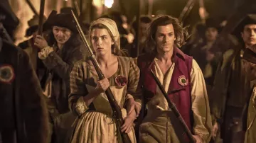 Le costume porté par Basile (Gaspard Ulliel) dans Un peuple et son roi