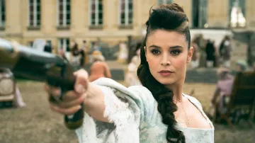 The necklace worn by Elise de Montargis (Marilou Aussilloux) in The Revolution (S01)