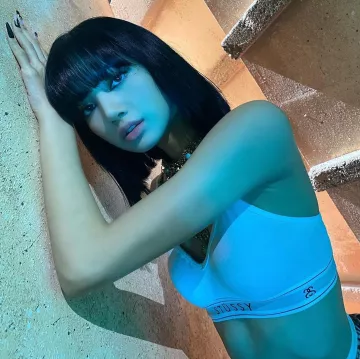 La brassière portée par Lisa sur son compte Instagram @lalalalisa_m