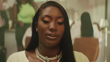 The necklace "Kylie butterfly" worn by Aya Nakamura in her video clip Jolie Nana