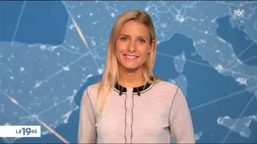 The cardigan with borders of contrasting Florence Trainar in The 19:45 05.08.2020
