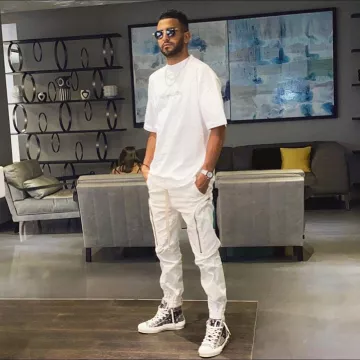 Balenciaga t-shirt Symbolic porté par Riyad Mahrez sur son compte Instagram @riyadmahrez26.7
