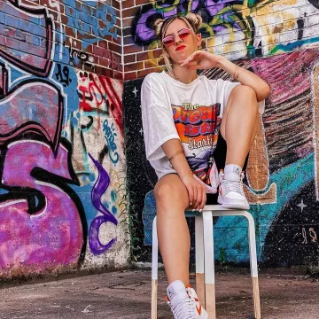 Camiseta oversize usada por Laura R en la cuenta de Instagram de @laura_r 