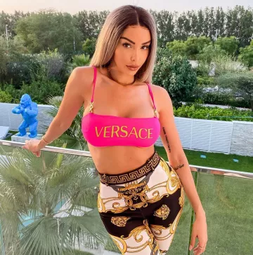 Pantalon slim à impriméBarocco Rodeo porté par Nabilla Benattia sur son compte Instagram @nabilla