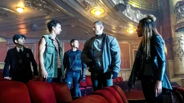 Peplum Jacket of Allison Hargreeves (Emmy Raver-Lampman) in The Umbrella Academy (S01)
